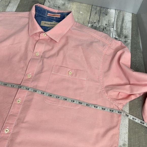 TOMMY Bahama pink button up long sleeve dress shirt. 100% cotton. Extra buttons - Picture 5 of 9